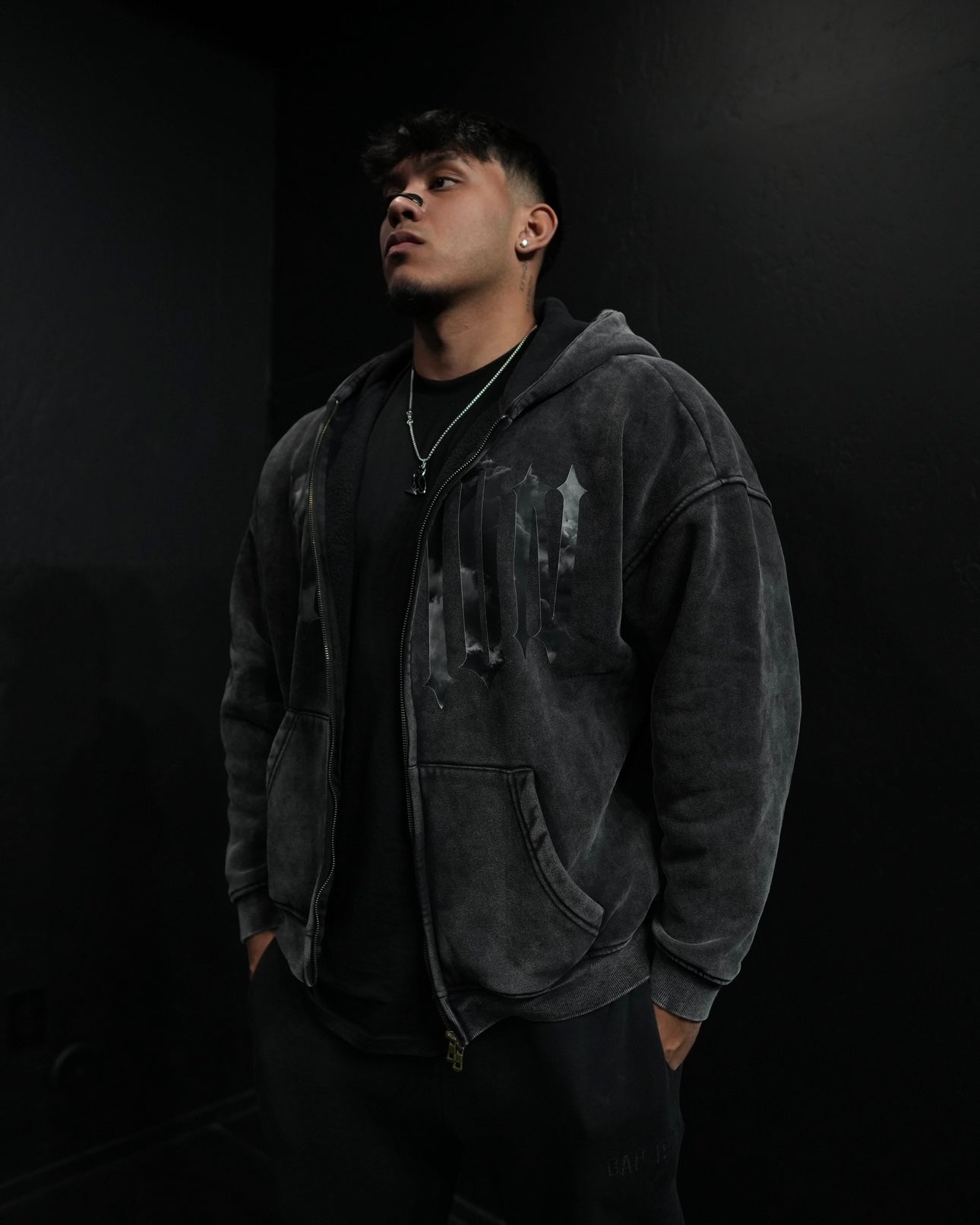 "PERSEVERE" ZIP UP (BLACK)